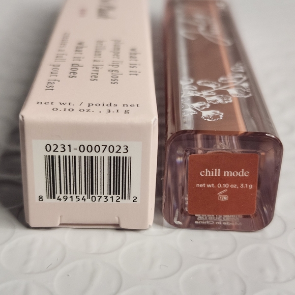 Julep So Plush Lip Gloss in Chill Mode - Picture 4 of 6